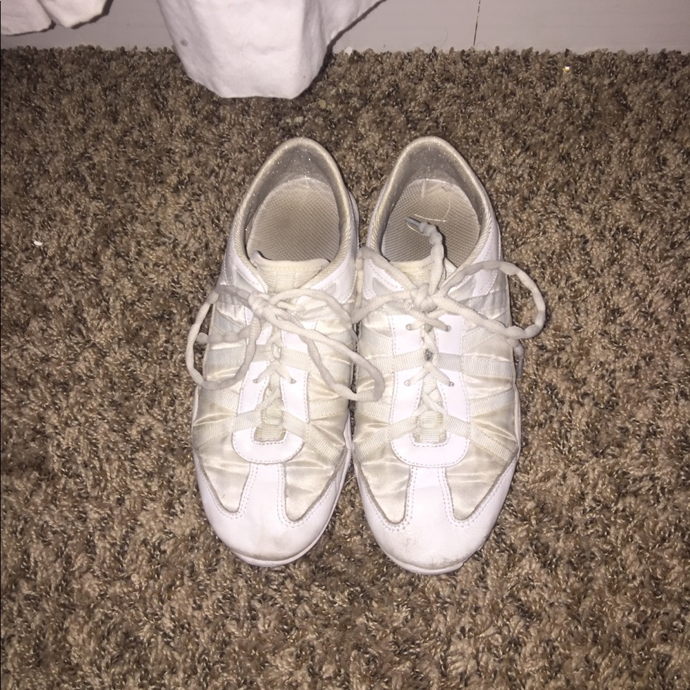 Nfinity evolution cheer shoes